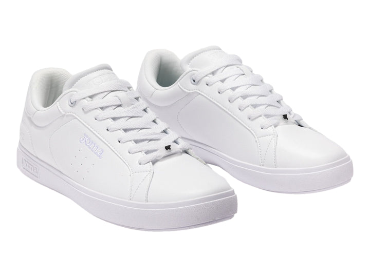 Tenis deportivos Joma de color blanco, corte bajo con cordones y suela blanca.