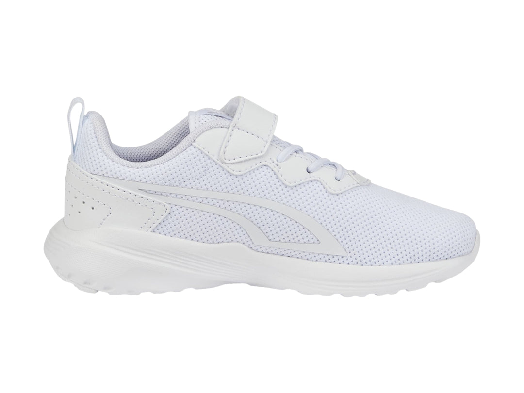 Tenis deportivos PUMA color blanco para niño o niña con cierre de velcro y agujetas.