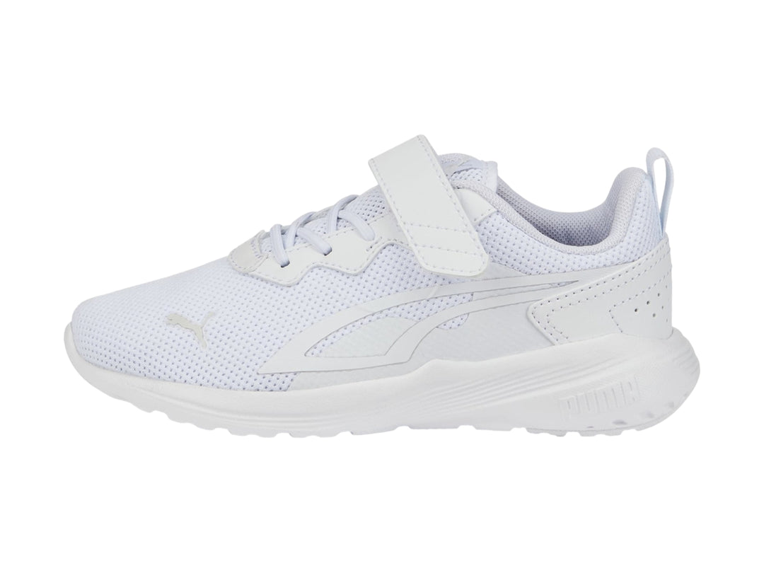 Tenis deportivos PUMA color blanco para niño o niña con cierre de velcro y agujetas.