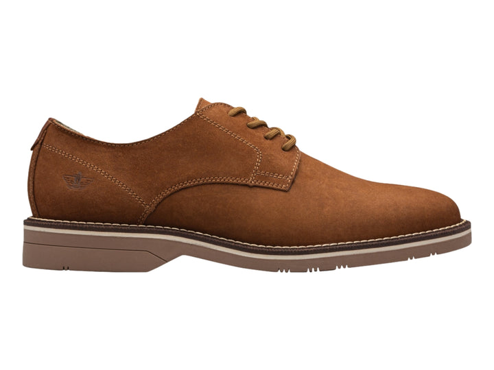 Zapato casual Dockers color cognac de cuero con cordones y suela plana blanca y café.
