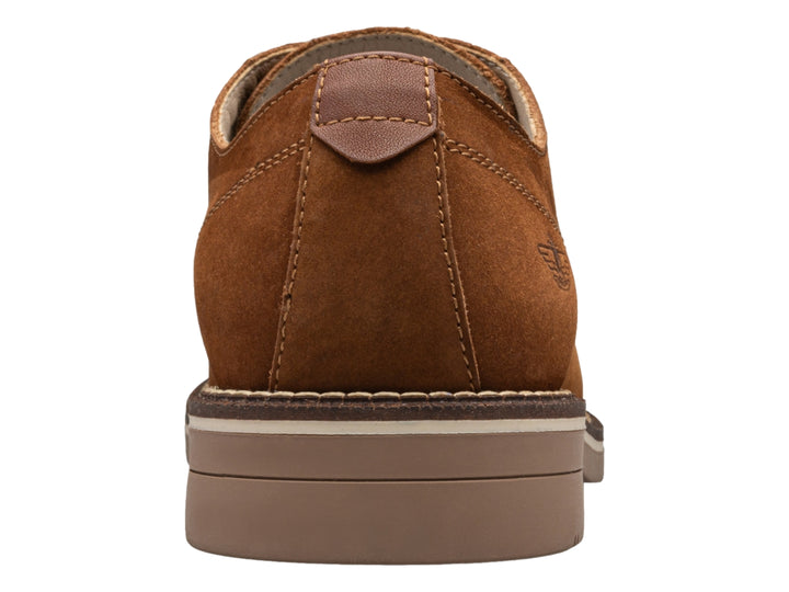 Zapato casual Dockers color cognac de cuero con cordones y suela plana blanca y café.