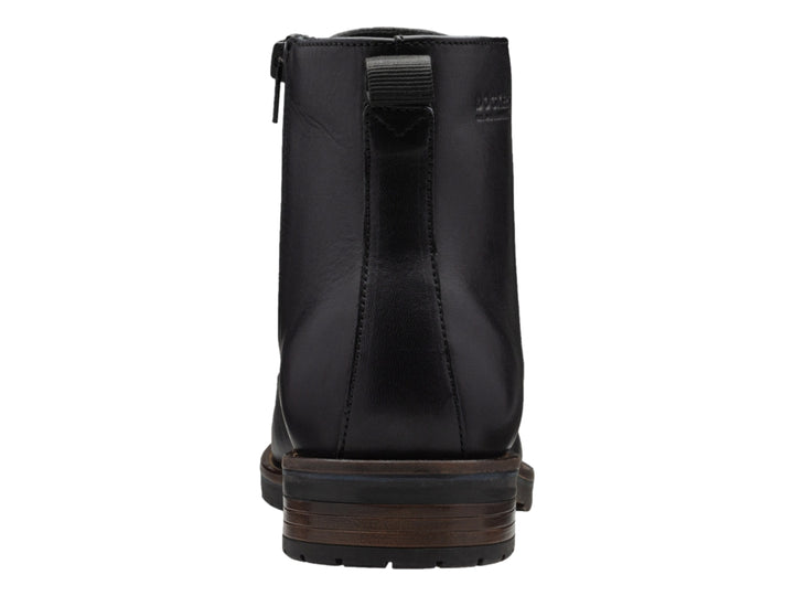 Bota casual de cuero negro con agujetas y suela marrón oscuro.