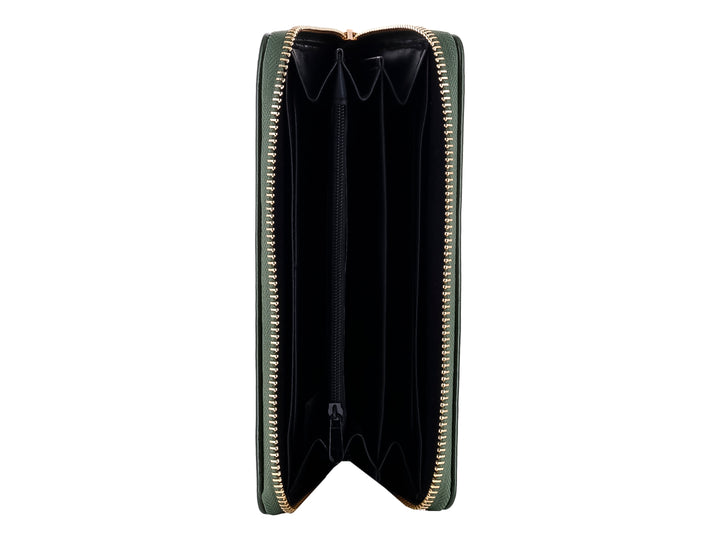 Cartera rectangular de color verde oscuro con acabado brillante y cierre metálico dorado.
