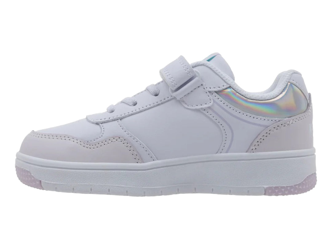 Tenis K-Swiss infantiles en color blanco y lila con detalles iridiscentes y correa de velcro.