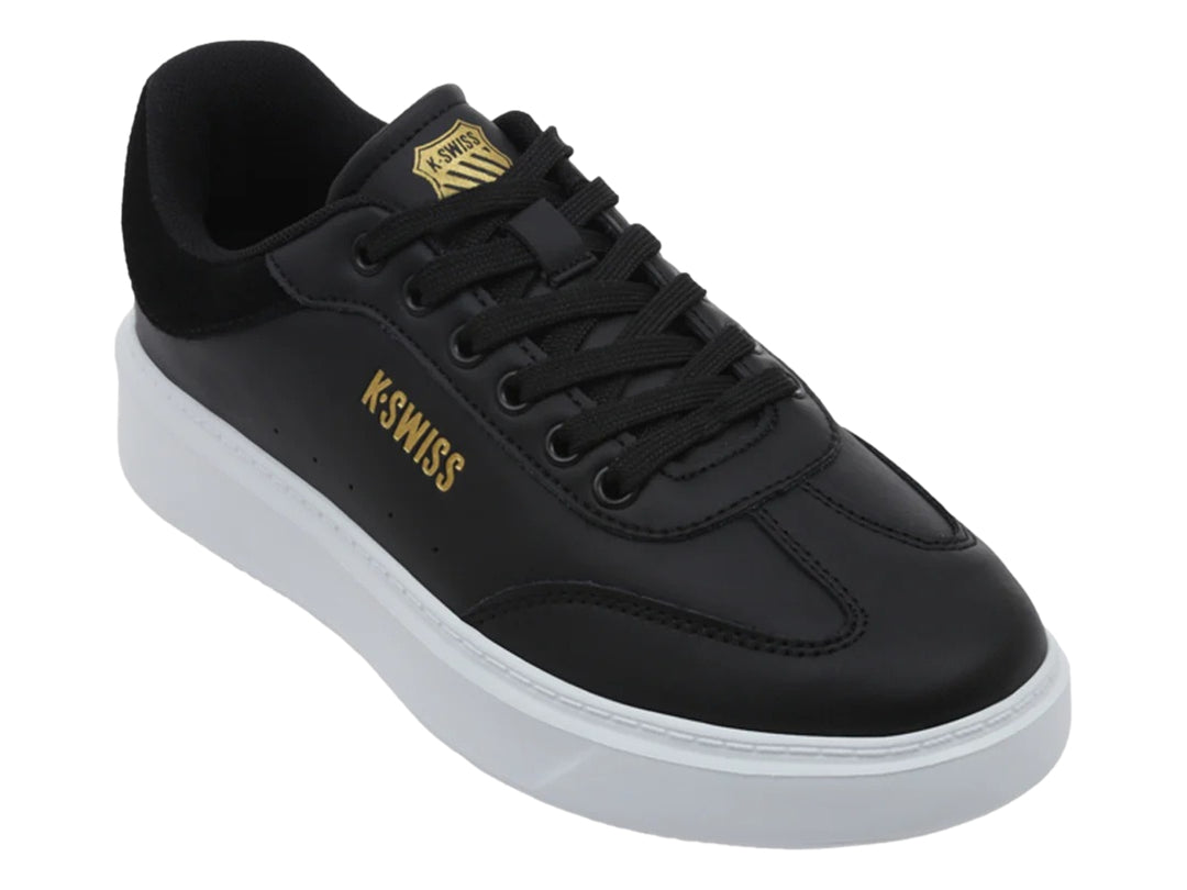 Tenis K-Swiss modelo Aldina en color negro con suela de plataforma blanca y logotipo dorado lateral.