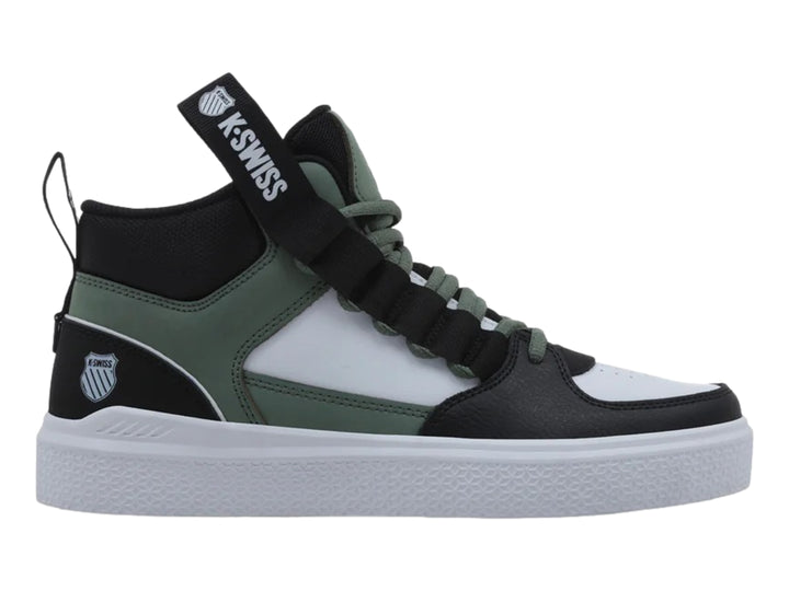 Tenis K-Swiss de corte medio en colores oliva, negro y blanco con correa ajustable en el tobillo.