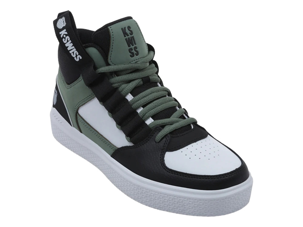 Tenis K-Swiss de corte medio en colores oliva, negro y blanco con correa ajustable en el tobillo.