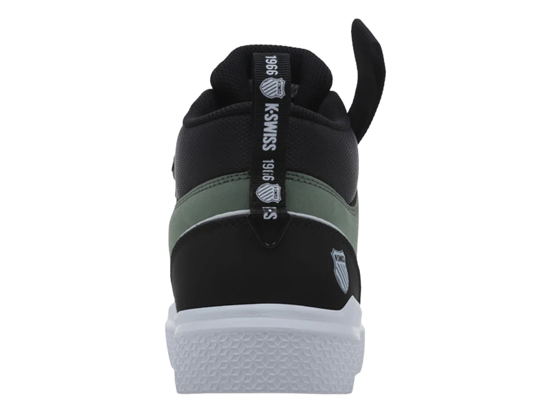 Tenis K-Swiss de corte medio en colores oliva, negro y blanco con correa ajustable en el tobillo.