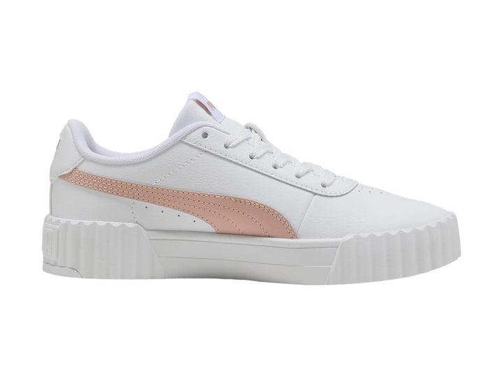 Tenis PUMA Carina 3.0 en color blanco con franja lateral rosa y suela de plataforma blanca.
