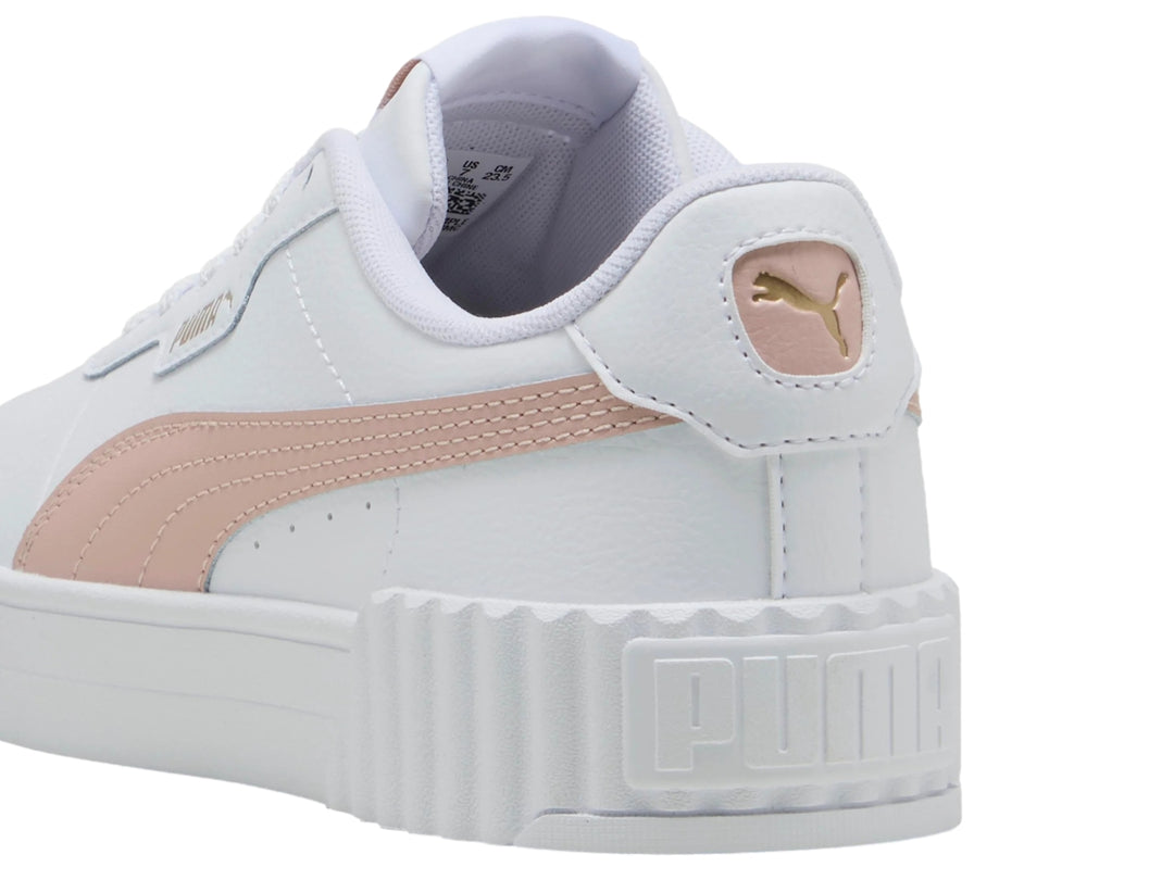 Tenis PUMA Carina 3.0 en color blanco con franja lateral rosa y suela de plataforma blanca.