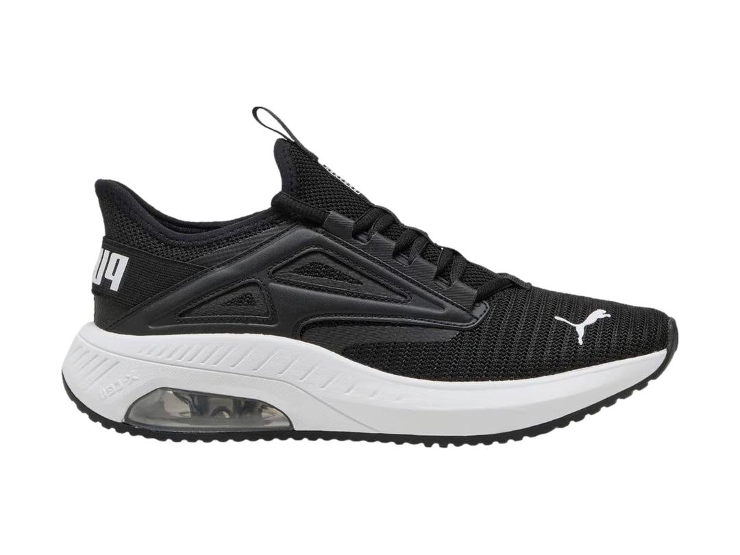 Tenis deportivos PUMA color negro con suela blanca y cámara de aire en el talón.