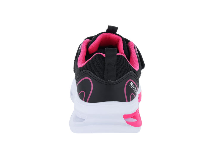 Tenis deportivos infantiles color negro con detalles en fucsia y suela blanca.