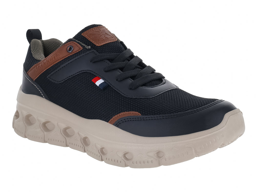 Tenis MAKENA color negro y café con suela beige gruesa y detalles en malla.