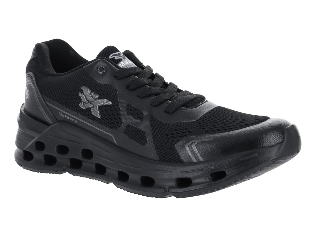 Tenis de baloncesto Makkena color negro con suela gruesa y detalles en gris.