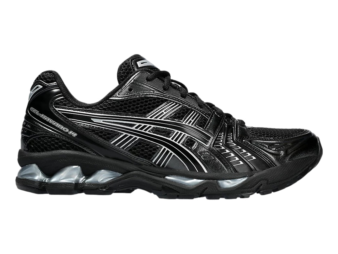 Tenis deportivos ASICS Gel-Kayano 14 color negro con detalles en plata y suela Gel.