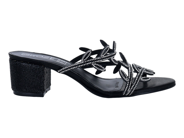 Sandalias negras de tacón cuadrado con tiras decoradas con brillantes.