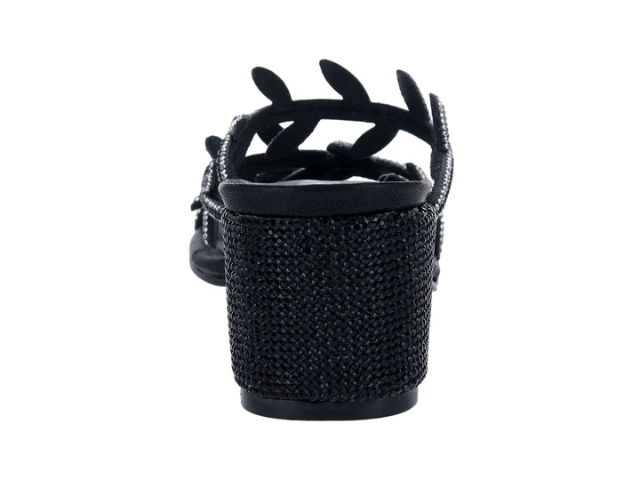 Sandalias negras de tacón cuadrado con tiras decoradas con brillantes.