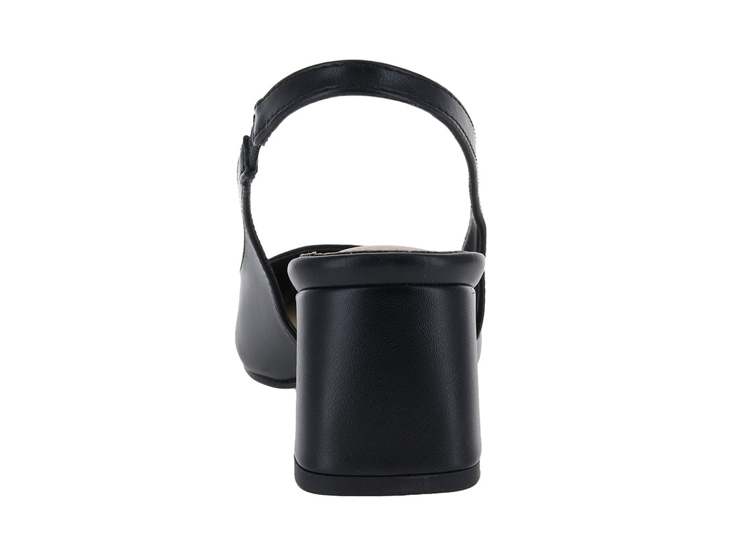 Zapato de tacón cuadrado color negro con correa posterior estilo slingback para mujer.