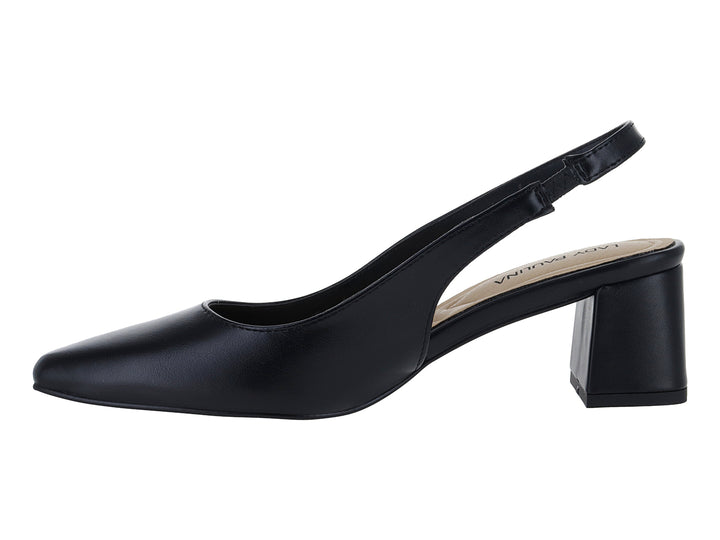 Zapato de tacón cuadrado color negro con correa posterior estilo slingback para mujer.