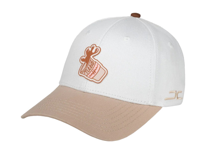 Gorra JC HATS color blanco con visera beige y bordado de una taza de café en el frente.
