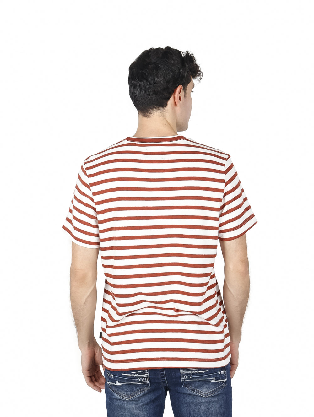 Playera para hombre de manga corta con diseño de rayas horizontales en colores ladrillo y blanco.