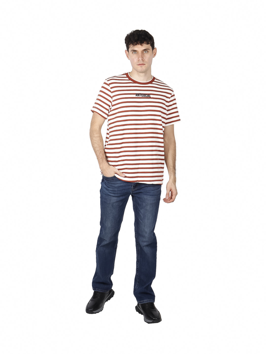 Playera para hombre de manga corta con diseño de rayas horizontales en colores ladrillo y blanco.