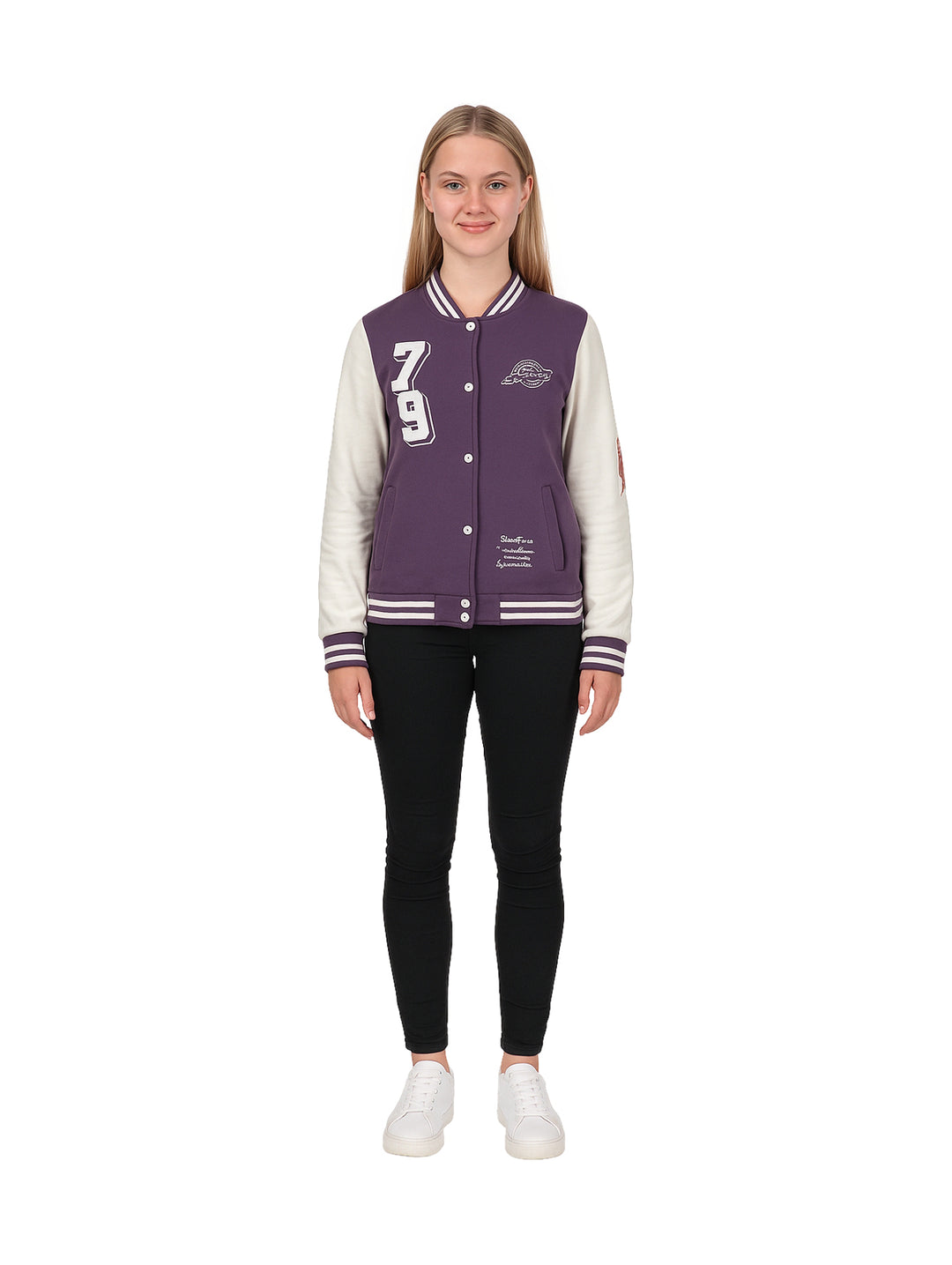 Niña vistiendo chamarra estilo varsity color lila con mangas blancas de la marca American Fly.