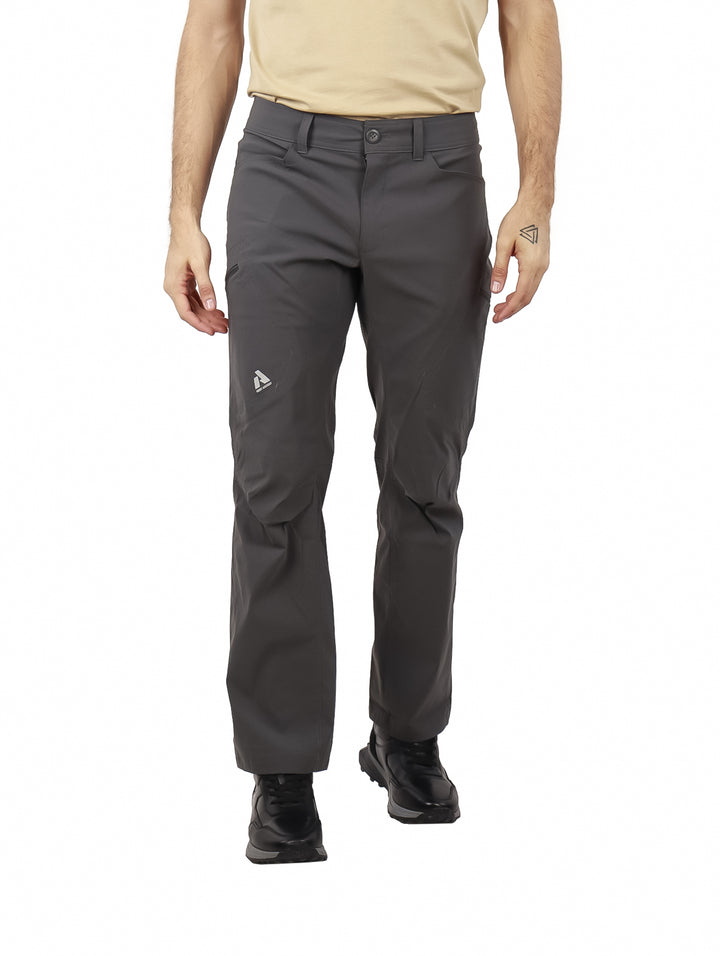 Pantalones técnicos de color gris oscuro marca Eddie Bauer para hombre.