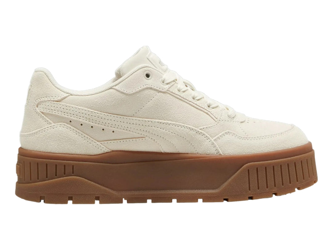 Tenis PUMA Karmen II Idol SD color crema con suela de plataforma marrón.