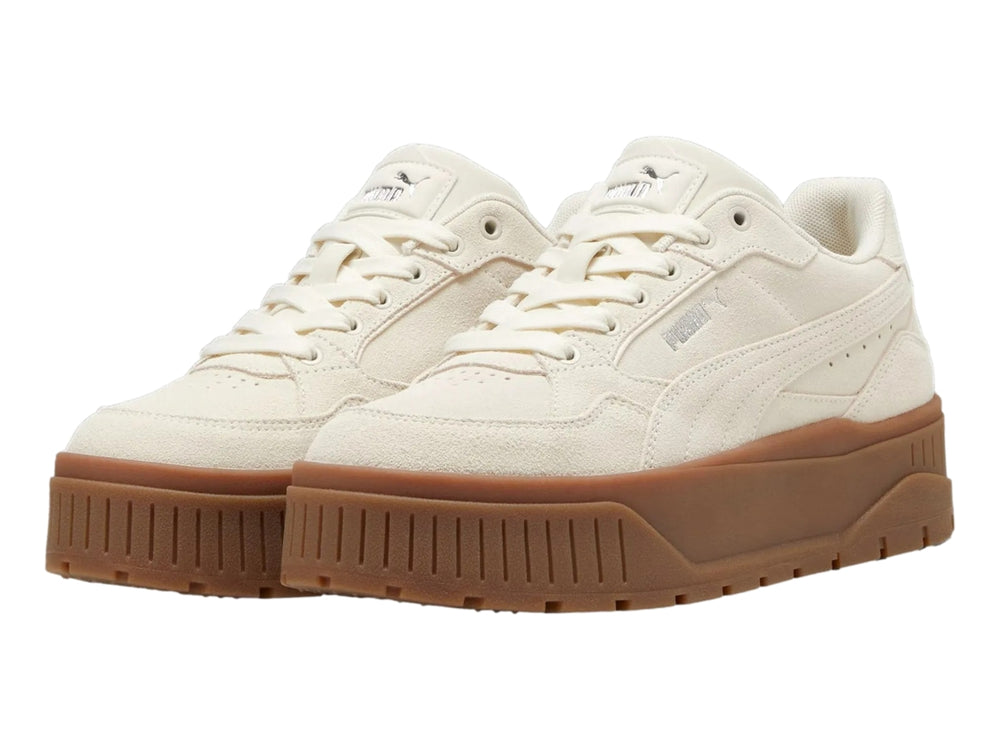 Tenis PUMA Karmen II Idol SD color crema con suela de plataforma marrón.