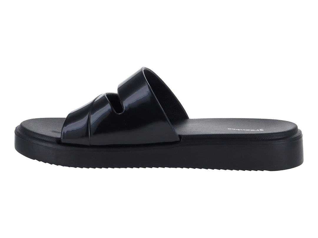 Sandalia ELEGA color negro con acabado brillante y suela de plataforma gruesa.