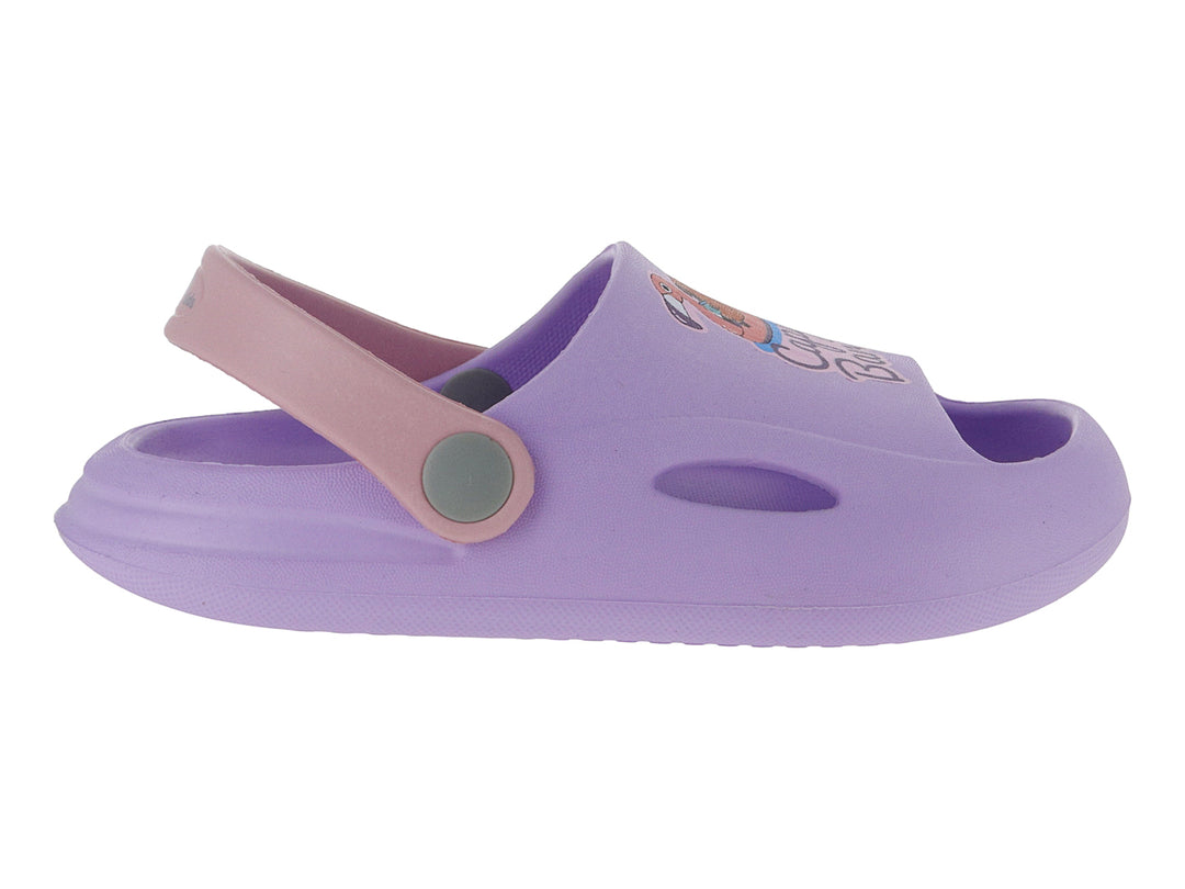 Sandalia tipo clog color malva con correa palo de rosa y botón verde.