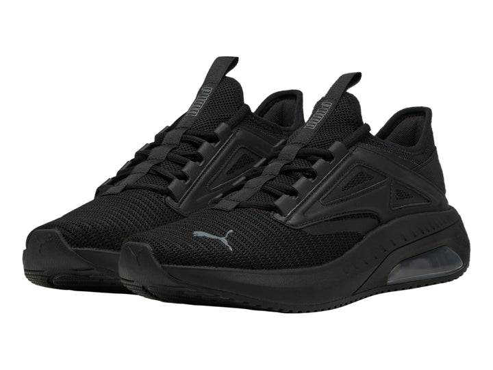 Tenis deportivos PUMA color negro con suela amortiguada y parte superior de malla transpirable.
