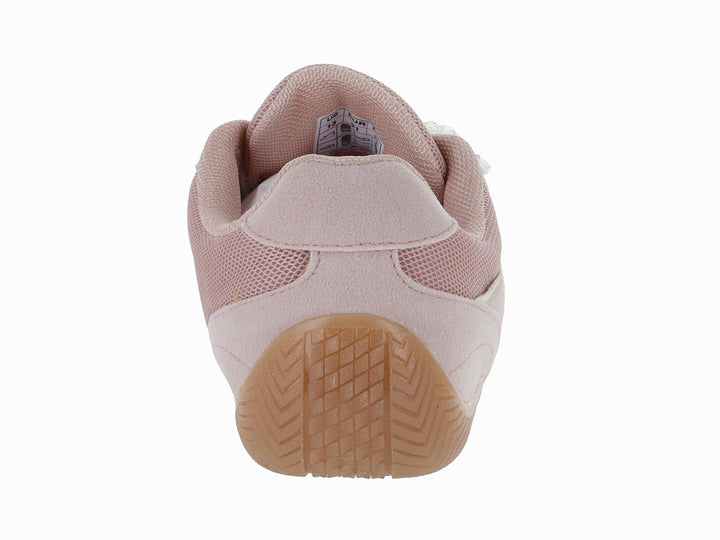 Tenis deportivos color rosa con paneles de malla, detalles blancos y suela de goma color café.