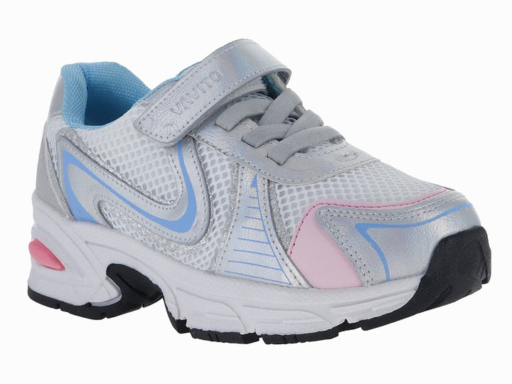 Tenis deportivos infantiles color blanco con detalles en azul claro y rosa, con cierre de velcro y agujetas.