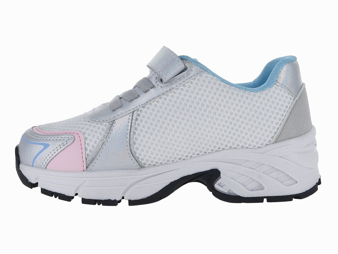 Tenis deportivos infantiles color blanco con detalles en azul claro y rosa, con cierre de velcro y agujetas.