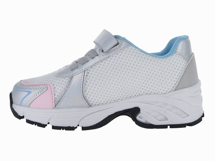 Tenis deportivos infantiles color blanco con detalles en azul claro y rosa, con cierre de velcro y agujetas.