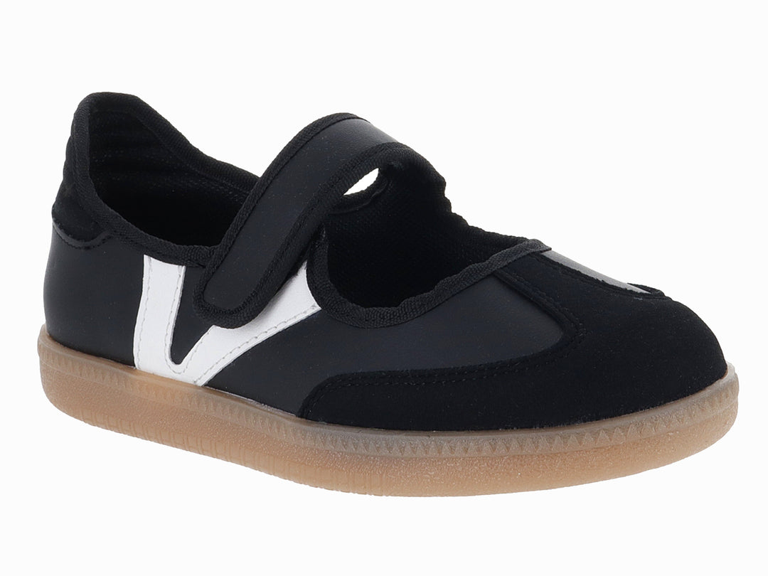 Zapato deportivo negro con suela de goma marrón y cierre de velcro.