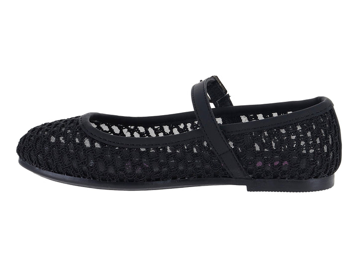 Zapato plano negro de malla con correa y hebilla plateada.