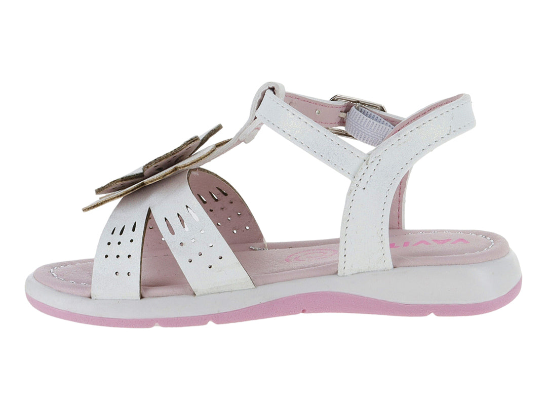 Sandalia blanca para niña con adorno de flor y suela rosa.