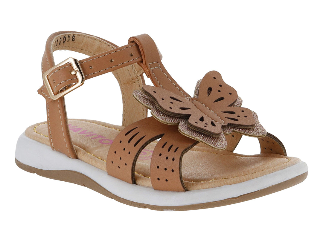 Sandalia para niña color camel con adorno de mariposa en la parte frontal y suela blanca.