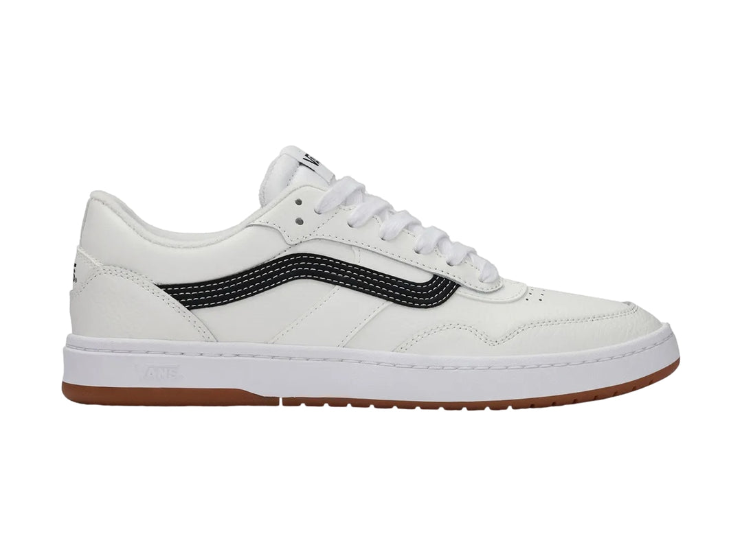 Tenis Vans Cruze 3.0 color blanco con franja lateral negra y suela de goma marrón.