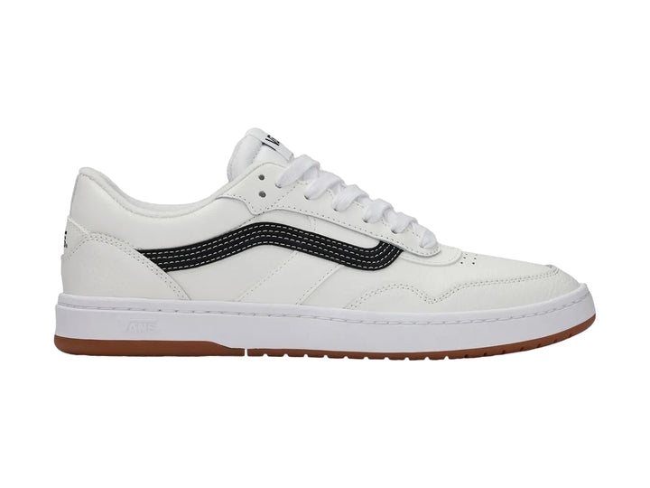 Tenis Vans Cruze 3.0 color blanco con franja lateral negra y suela de goma marrón.