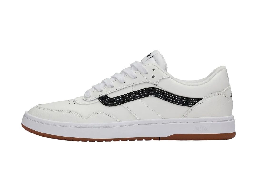 Tenis Vans Cruze 3.0 color blanco con franja lateral negra y suela de goma marrón.