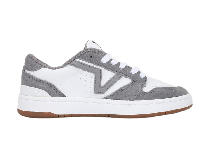 Tenis VANS Lowland 2.0 en colores gris y blanco con suela color goma café.