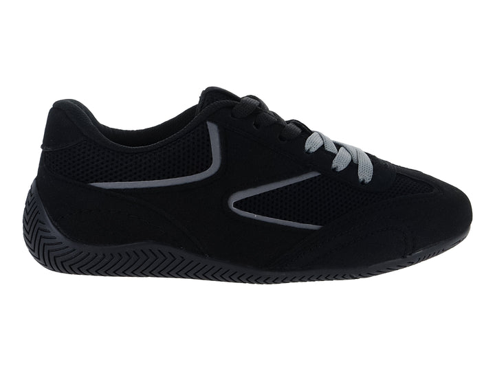 Tenis deportivos infantiles color negro con detalles en gris y malla transpirable.
