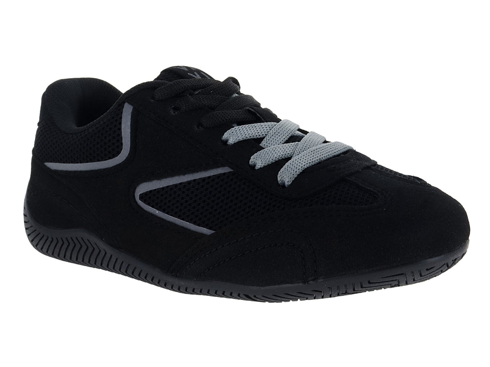 Tenis deportivos infantiles color negro con detalles en gris y malla transpirable.