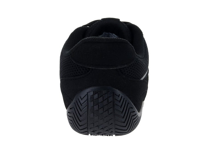 Tenis deportivos infantiles color negro con detalles en gris y malla transpirable.