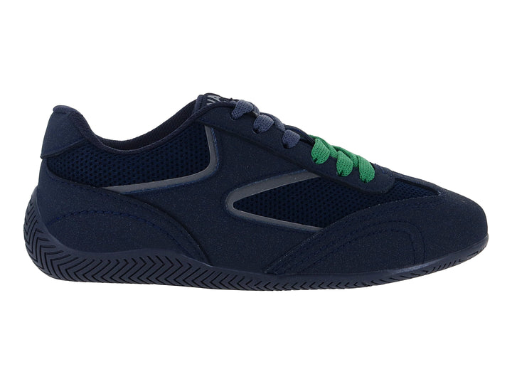 Tenis infantiles color azul marino con detalles de malla y cordones verdes.