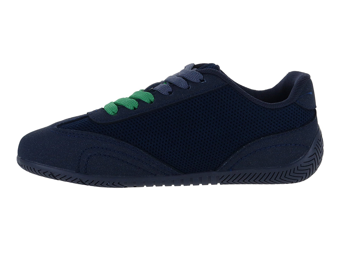 Tenis infantiles color azul marino con detalles de malla y cordones verdes.